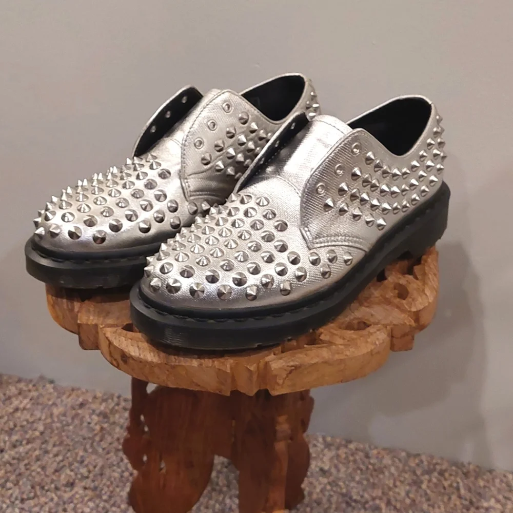 Dr. Marten's Harlen Mora Air Wair Women's Silver Spike Oxford Shoes EUC Size 8US - Picture 4 of 12